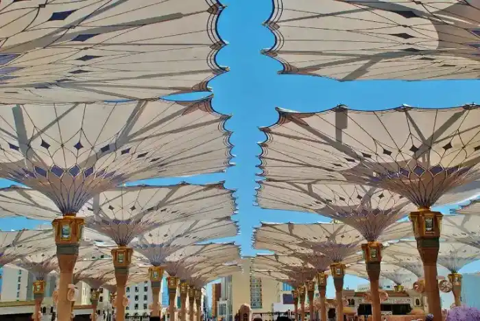 Masjid an Nabawi in Madinah, a short taxi ride from Madinah airport